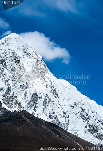 Image of Pumori and Kalapathar summits in Himalaya