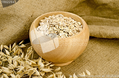 Image of Oat flakes in a bowl on sacking