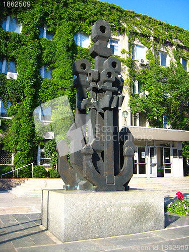 Image of Monument to an anchor