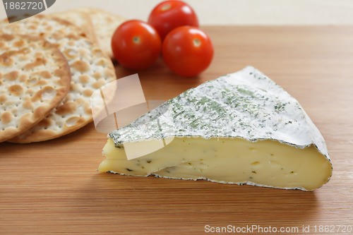 Image of Herbed brie and crackers