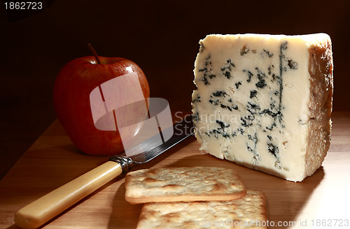 Image of Roquefort and apple low angle