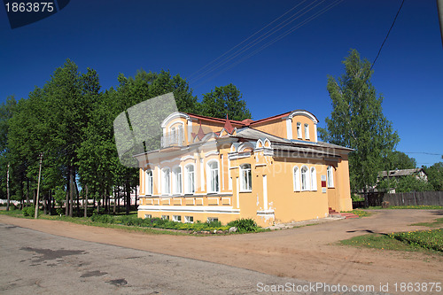 Image of yellow building on rural street