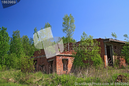 Image of old destroyed brick building