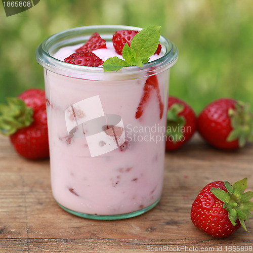 Image of Strawberry Yogurt in a glass jar