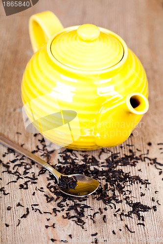 Image of yellow teapot with spoon