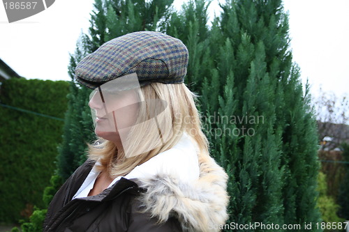 Image of Blonde with cap in profile