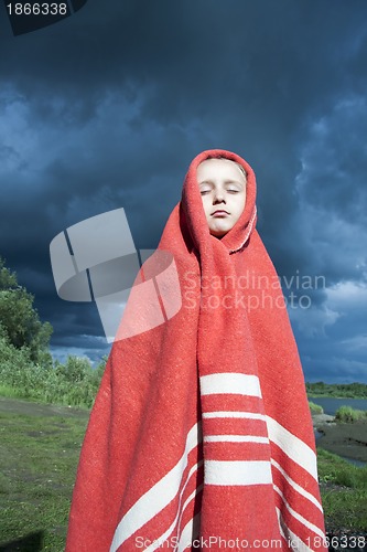 Image of The girl wrapped in a red blanket