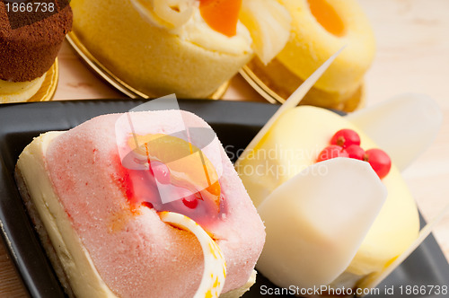 Image of fresh berry fruit cake