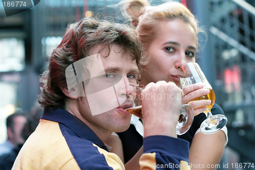 Image of Couple drinking beer