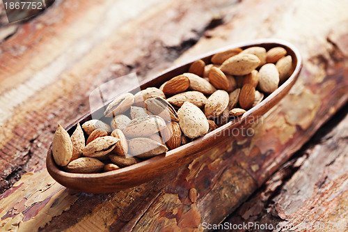 Image of almonds