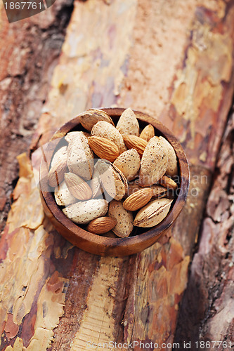 Image of almonds