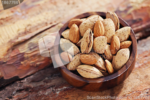 Image of almonds