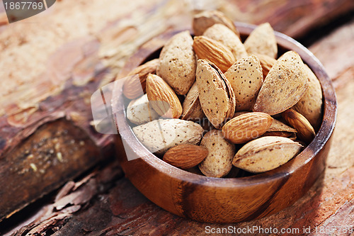 Image of almonds