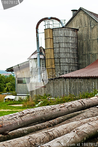 Image of old barn with silo
