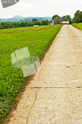 Image of way to old farmhouse