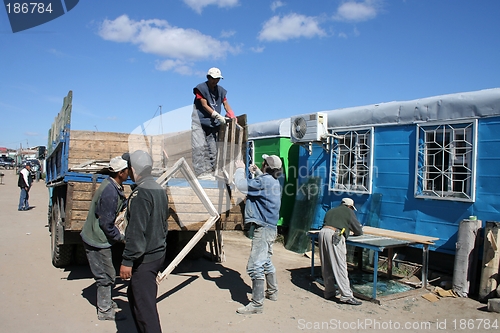 Image of Unloading window frames