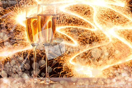 Image of Pair glass of champagne