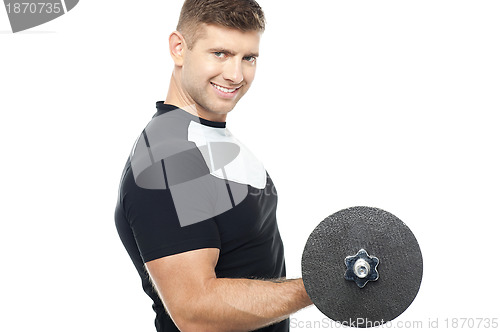 Image of Side pose of gym instructor lifting weights