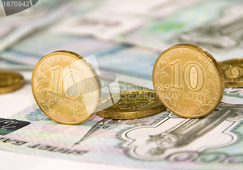 Image of Some coins on banknotes