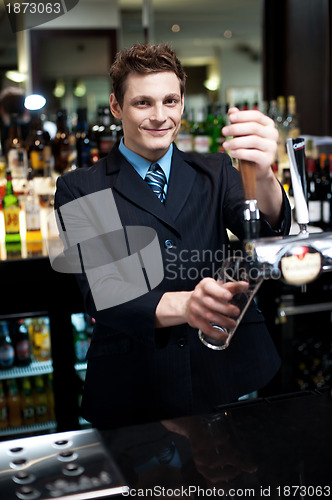 Image of Bartender preparing to make cocktail