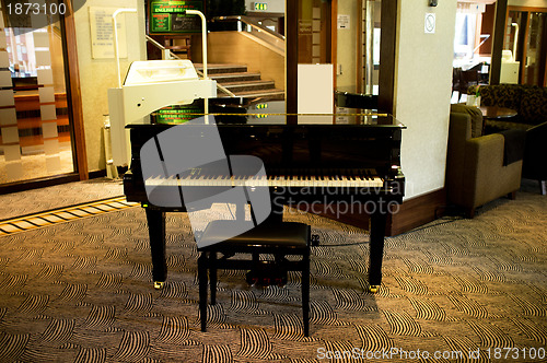 Image of Piano in the middle of massive lounge