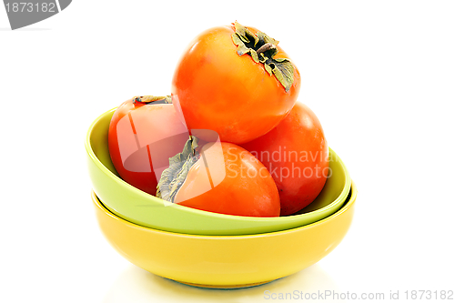 Image of Ripe persimmons in a bowl.