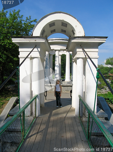 Image of Little girl on the bridge to rotunda