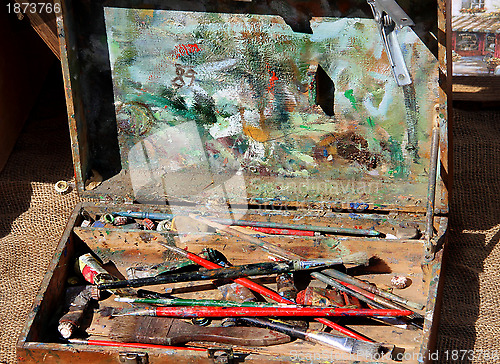 Image of Art brushes in the old suitcase