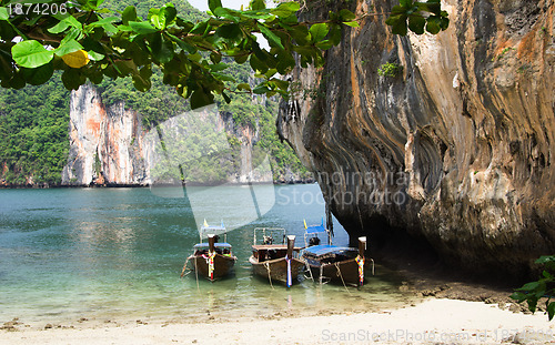 Image of boats and islands 