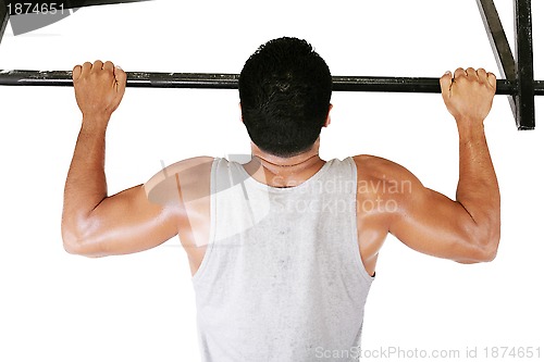 Image of very power athletic guy, execute exercise tightening on horizont