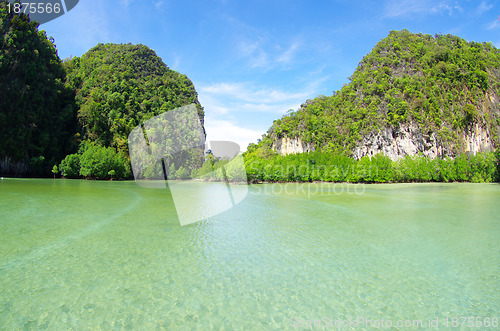 Image of rocks and sea in Thsiland