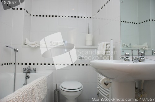 Image of Contemporary bathroom