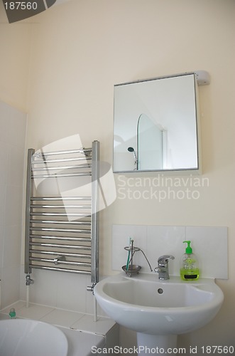 Image of Contemporary bathroom