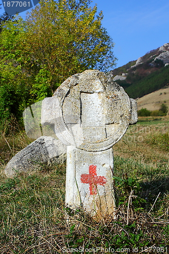 Image of old cross with touristic sign