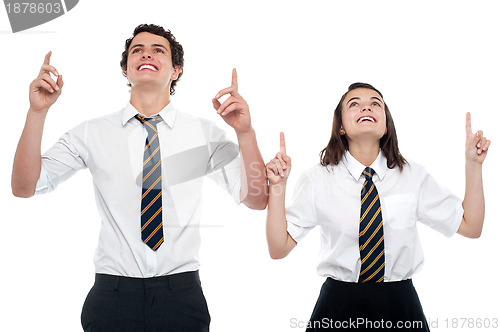 Image of Schoolmates looking and pointing upwards
