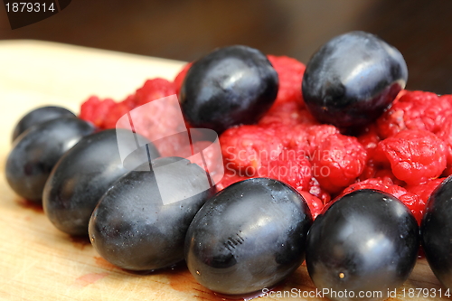 Image of arrangement of wild raspberry and red grapes