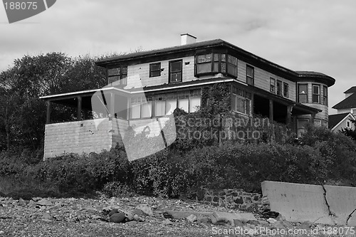 Image of old abandoned beach house black and white