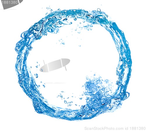 Image of circle made of water splashes