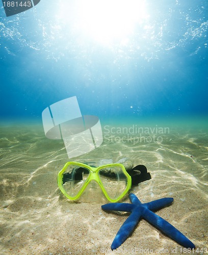 Image of Scuba mask and starfish