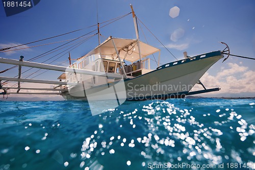 Image of Filipino outrigger ready to navigate