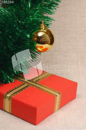 Image of Gift box, ball and tinsel