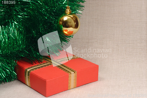 Image of Gift box, ball and tinsel