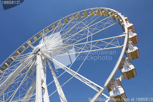 Image of Ferris wheel in an amusement park