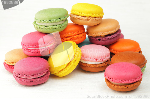 Image of colorful French macaroons