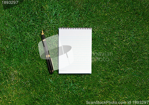 Image of blank opened notebook