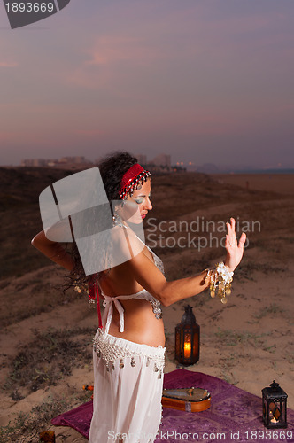 Image of Expressive oriental dance