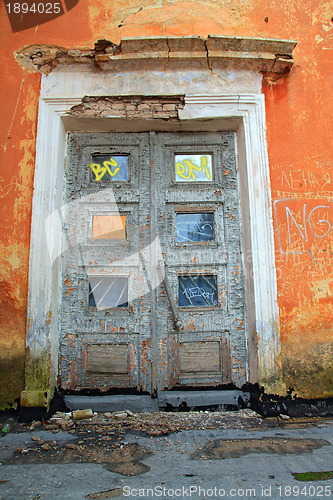 Image of terrible door in old-time house