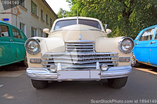 Image of old car on town street