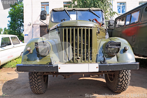 Image of old car on town street