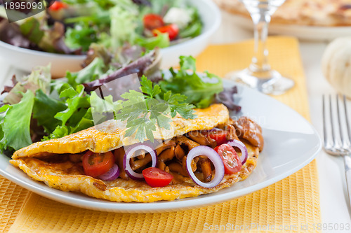 Image of Omelet filled with chanterelle mushrooms